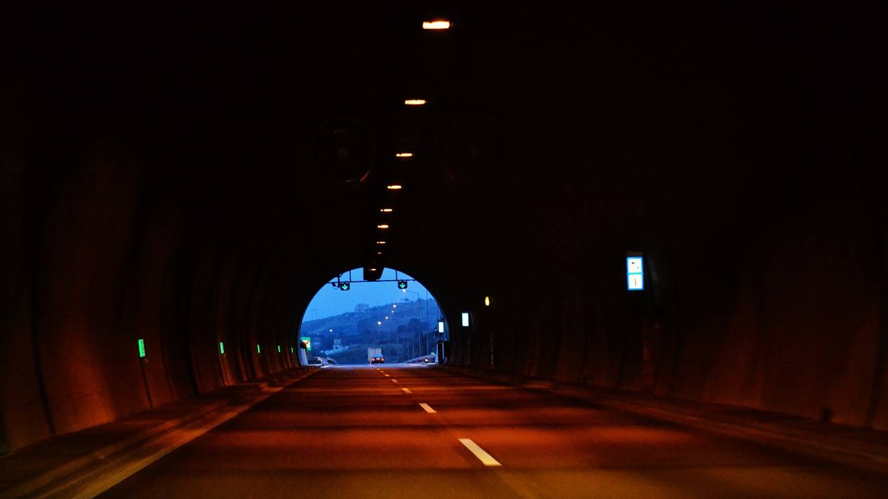tunnel-1484554_1280